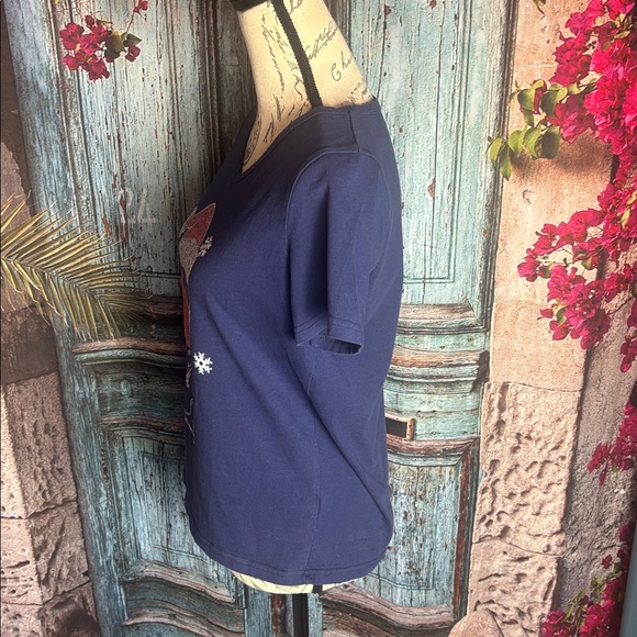 No Brand Christmas Wine Navy V neck Tshirt, size medium, good condition - Picture 6 of 9